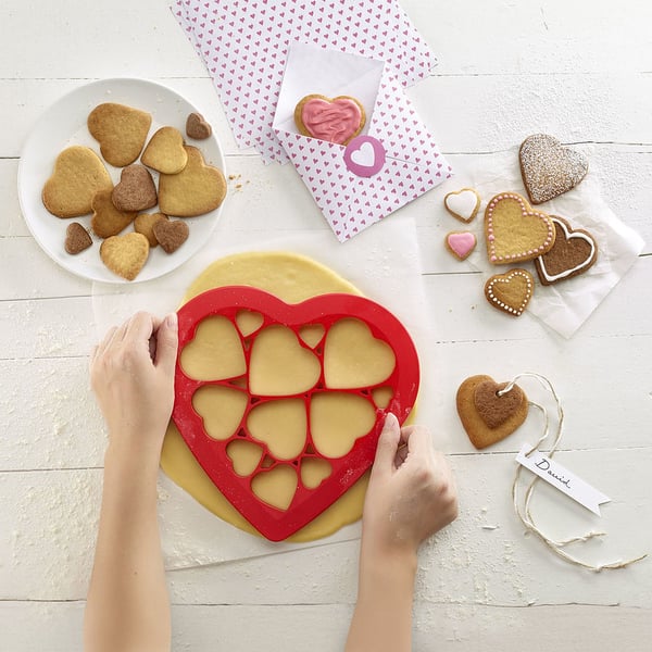 LEKUE Puzzle Hearts červená - silikonová forma na sušenky a perníčky