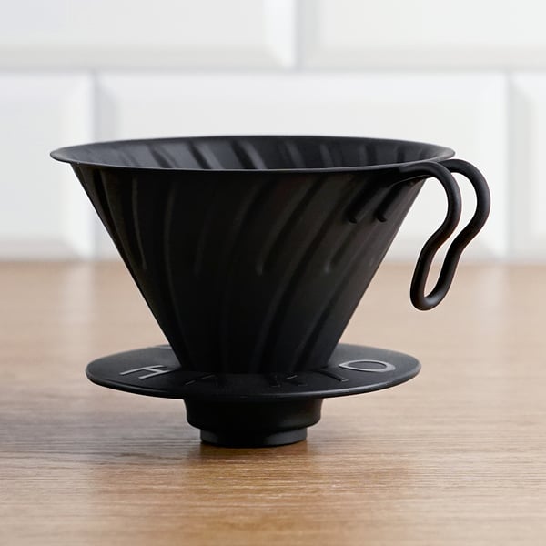 HARIO Drip V60-02 černý – nerezový dripper/filtr na kávu