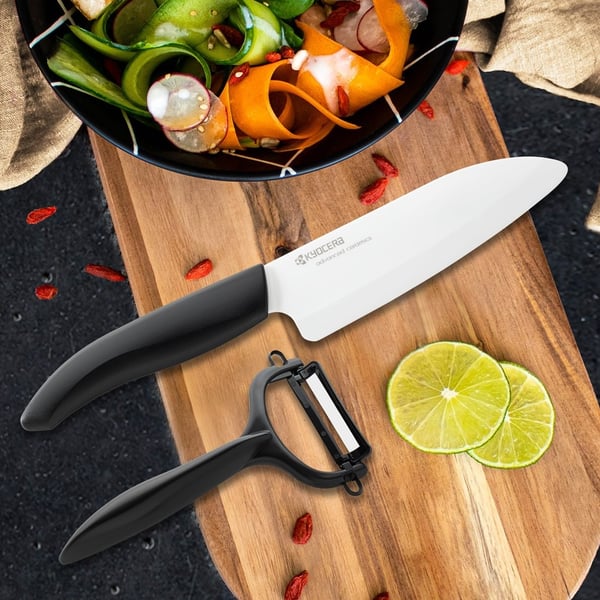 KYOCERA Gen 2 ks - keramické nože SANTOKU se škrabkou na zeleninu