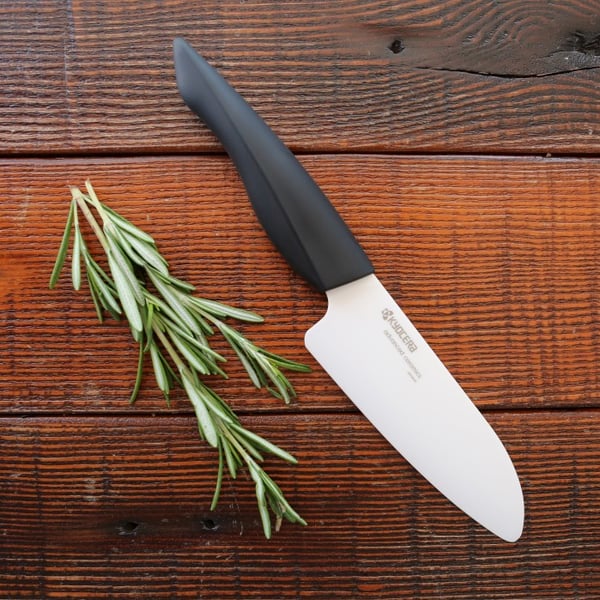 KYOCERA Shin White Corte 14 cm bílý - japonský keramický nůž Santoku