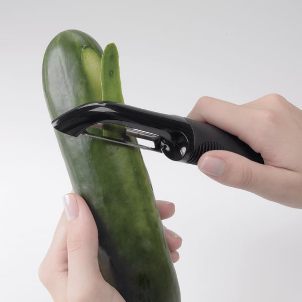 OXO Good Grips Slim- plastová škrabka na zeleninu a ovoce