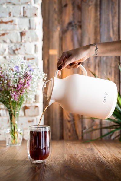 VIALLI DESIGN Amo 1 l krémová – termoska na čaj a kávu se skleněnou vložkou