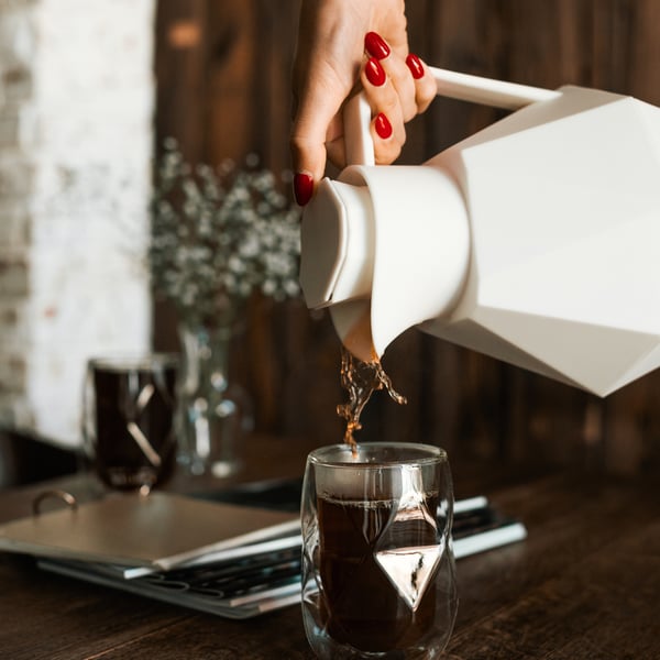 VIALLI DESIGN Geo 1 l bílá – termoska na čaj a kávu se skleněnou vložkou